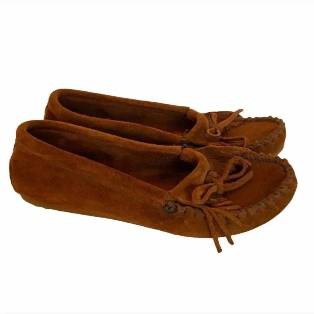 Minnetonka Moccasin 7 Brown Suede Kilty Fringeโ Hardsole Driving Flats
